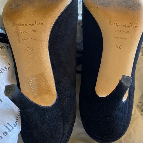Adorable black suede Bettye Muller bootie heels, 36 - Picture 14 of 14
